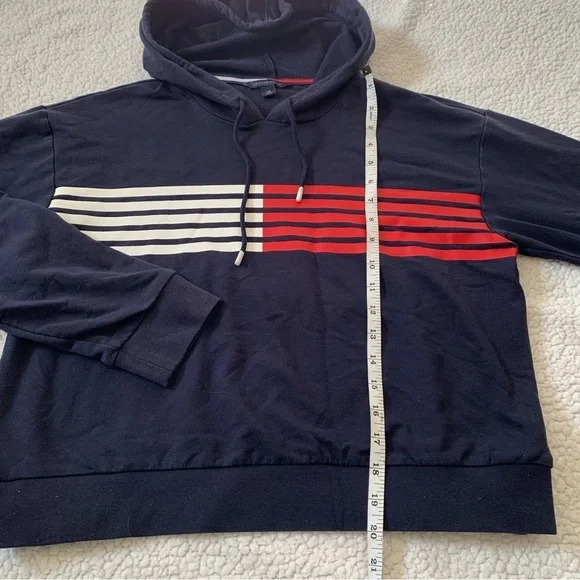 Tommy Hilfiger Women’s Cropped Hoodie - Picture 7 of 7